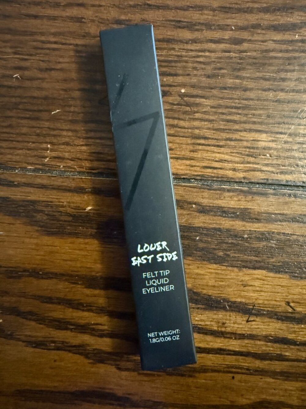 Les Beauty Lower East Side Felt Tip Eyeliner in Black - Picture 2 of 5